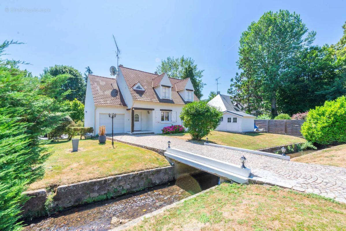 Maison familiale rénovée 4 chambres, environnement bucolique à Saint-Arnoult-en-Yvelines - photo 1