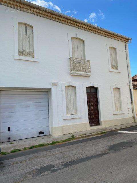 Maison de Maitre avec garage, terrasse et jardin de curé - très beau potentiel !!! - photo 2