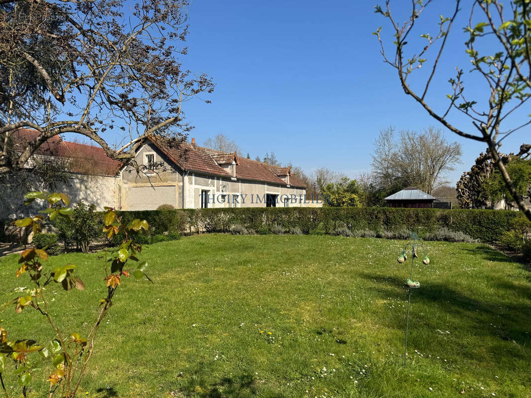 Maison à AUFFREVILLE-BRASSEUIL