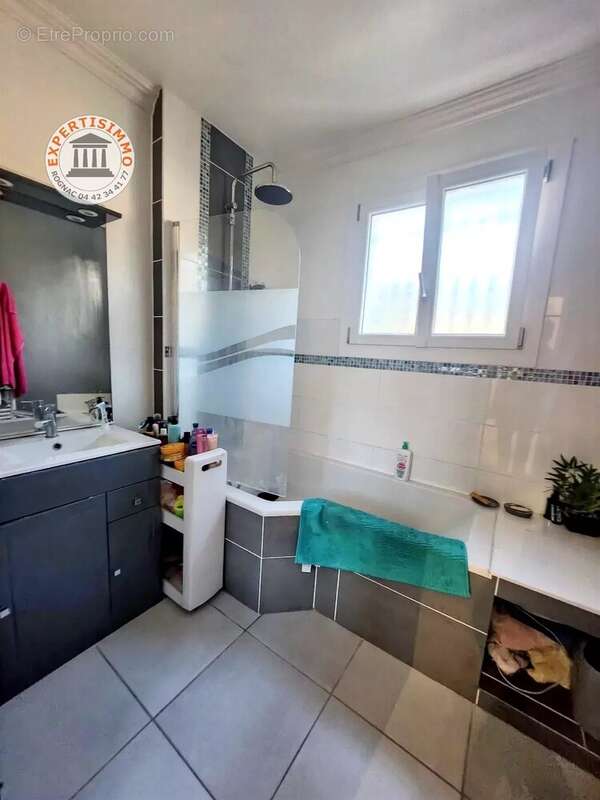 Appartement à ROGNAC