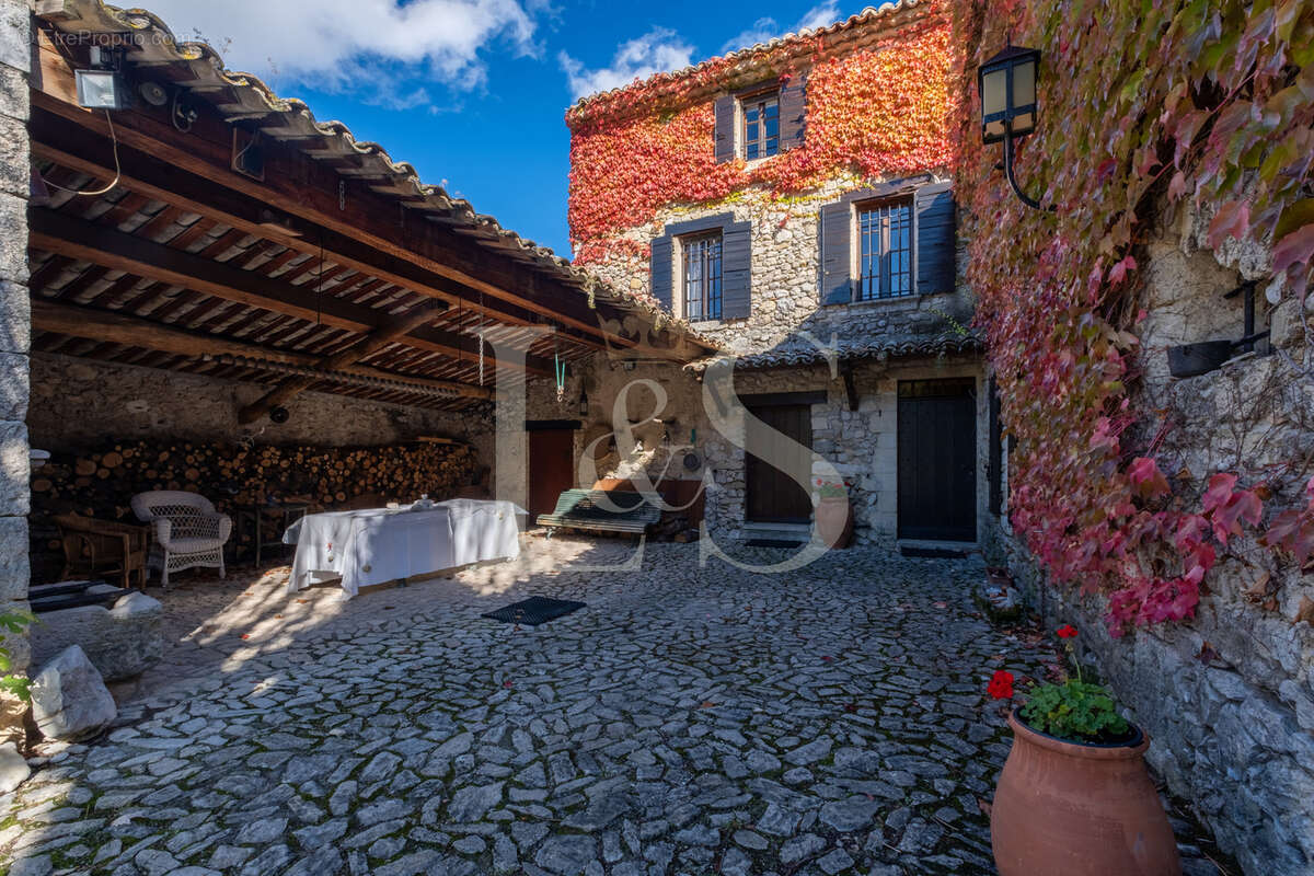 Maison à REILHANETTE