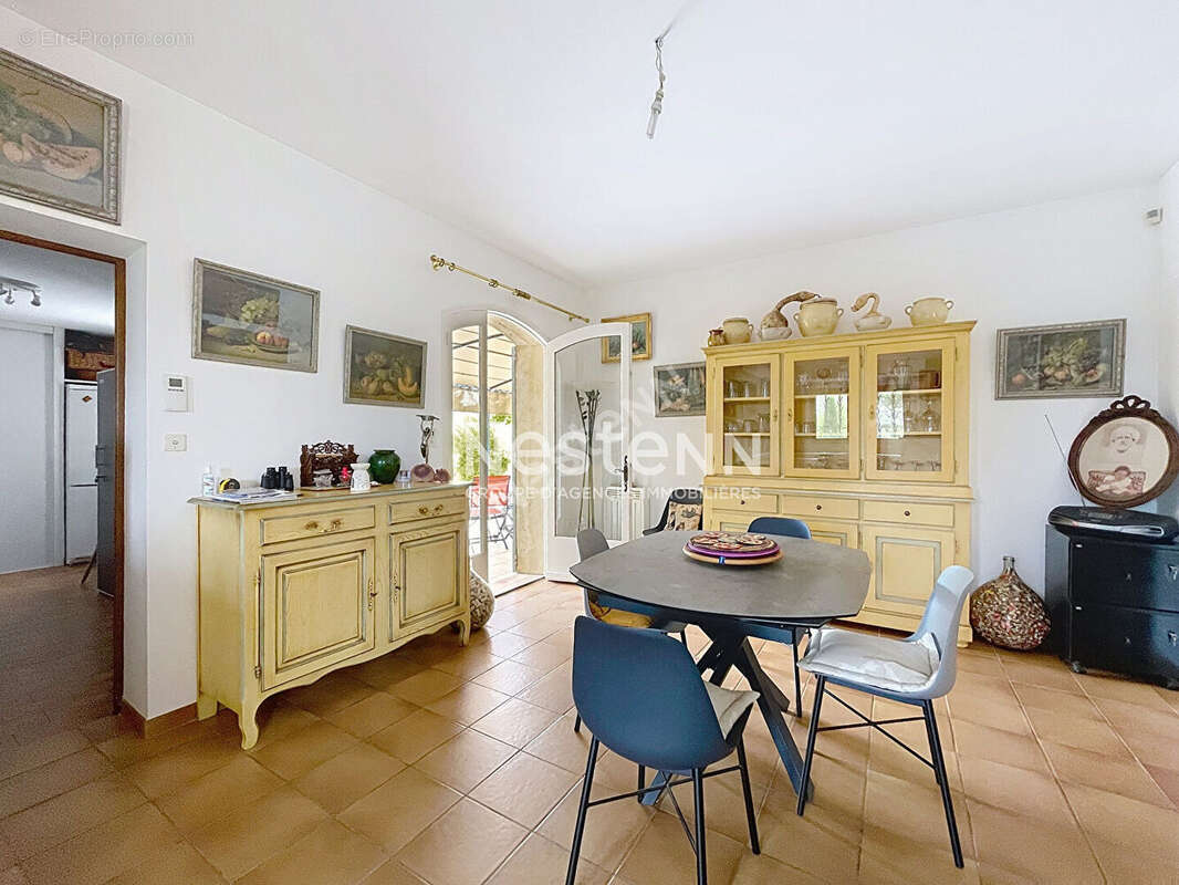 Lourmarin - Maison  5 pièce(s), 180m2, 4 belles chambres, garage-,piscine - photo 10
