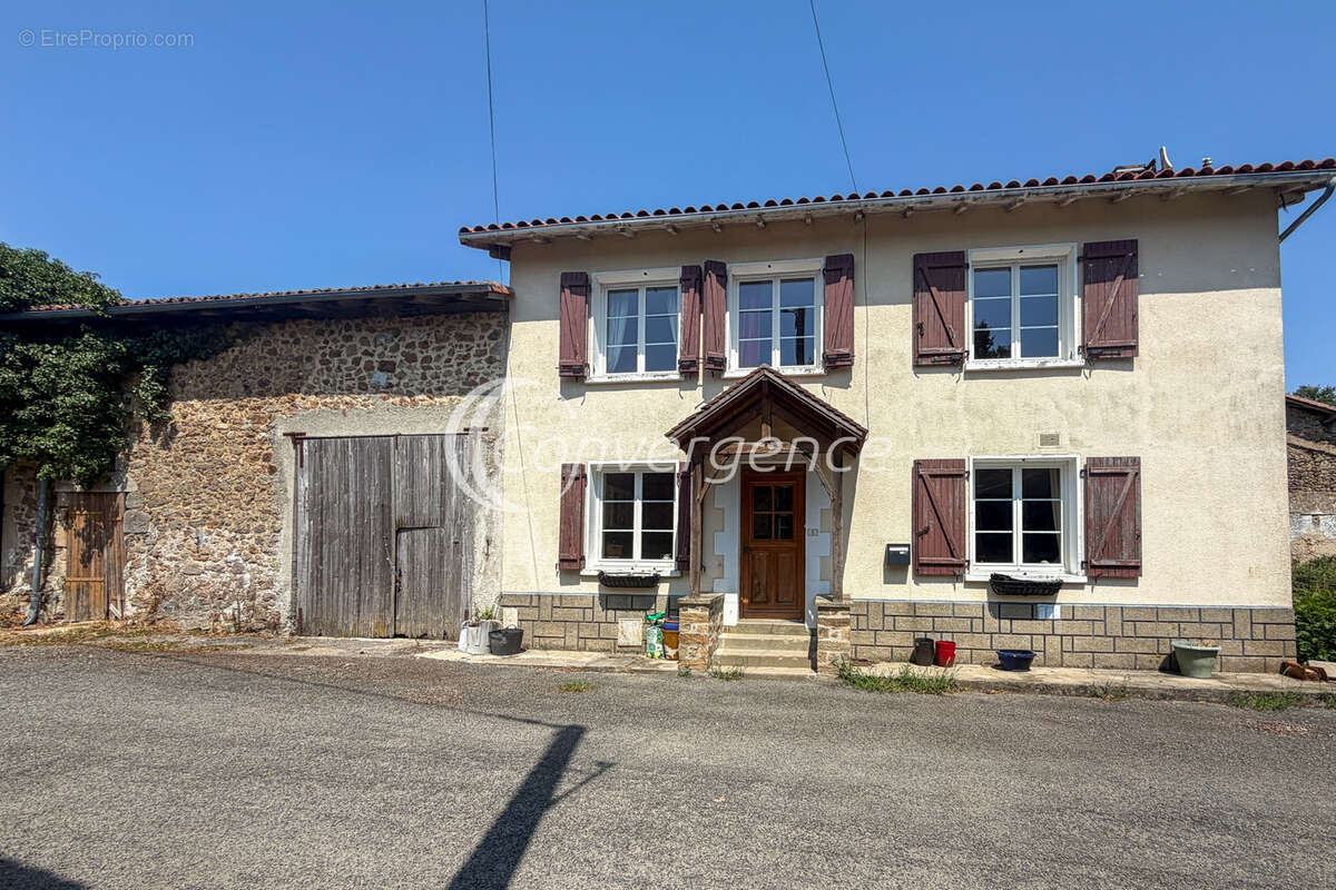 Maison de caractère 3 chambres des années 1900 avec 1,5 hectare de terrain à Brigueuil - photo 2