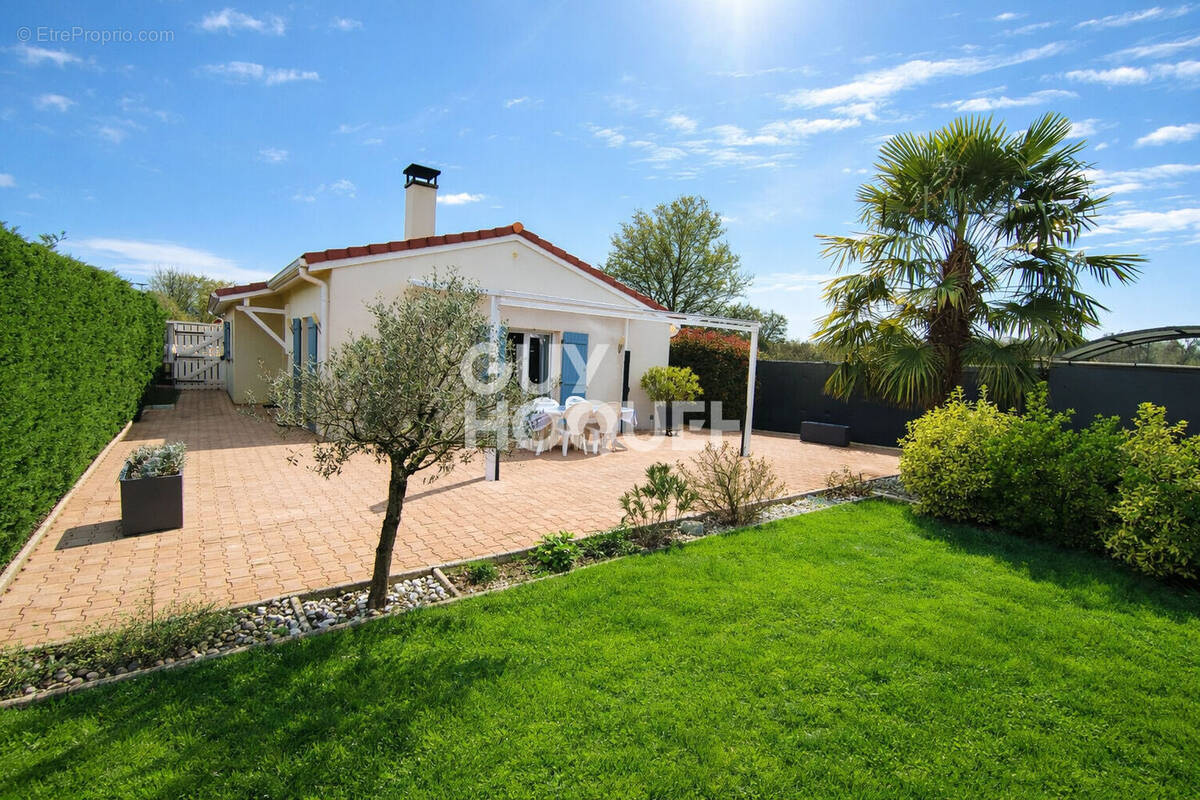 Maison à MONTROND-LES-BAINS