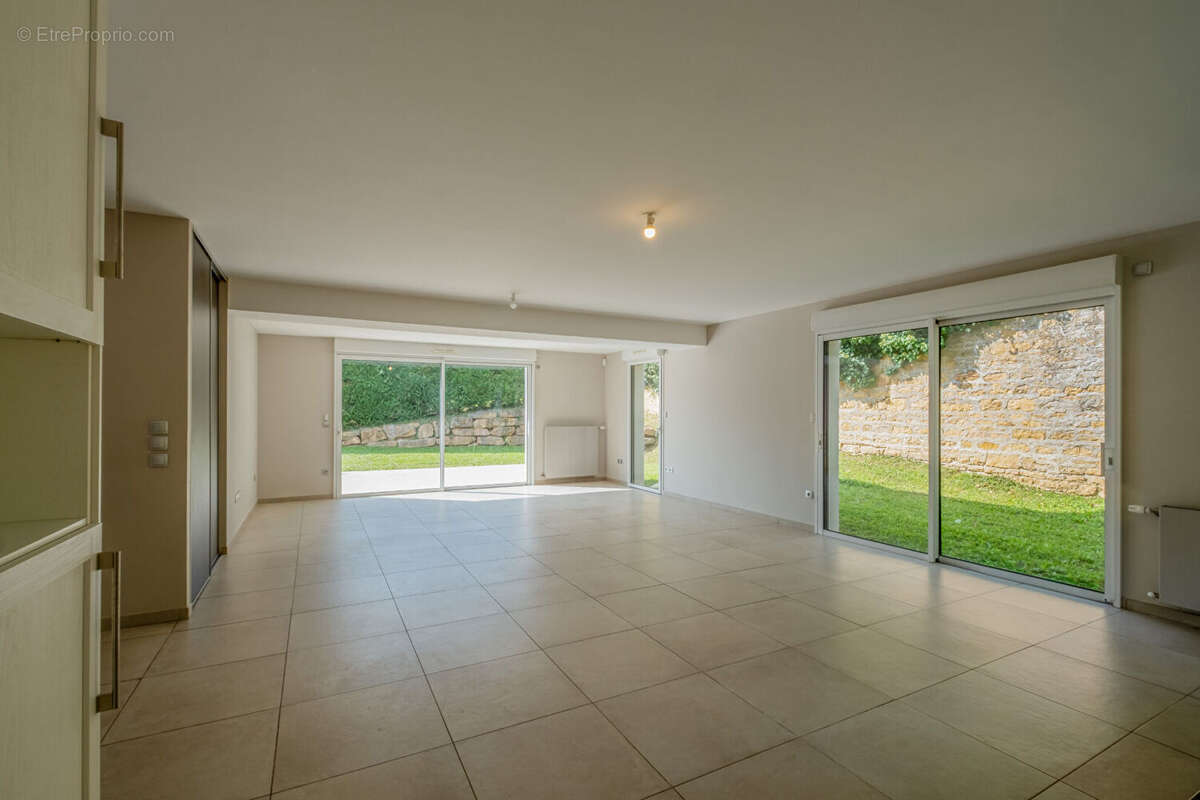 Maison à SAINT-CYR-AU-MONT-D'OR