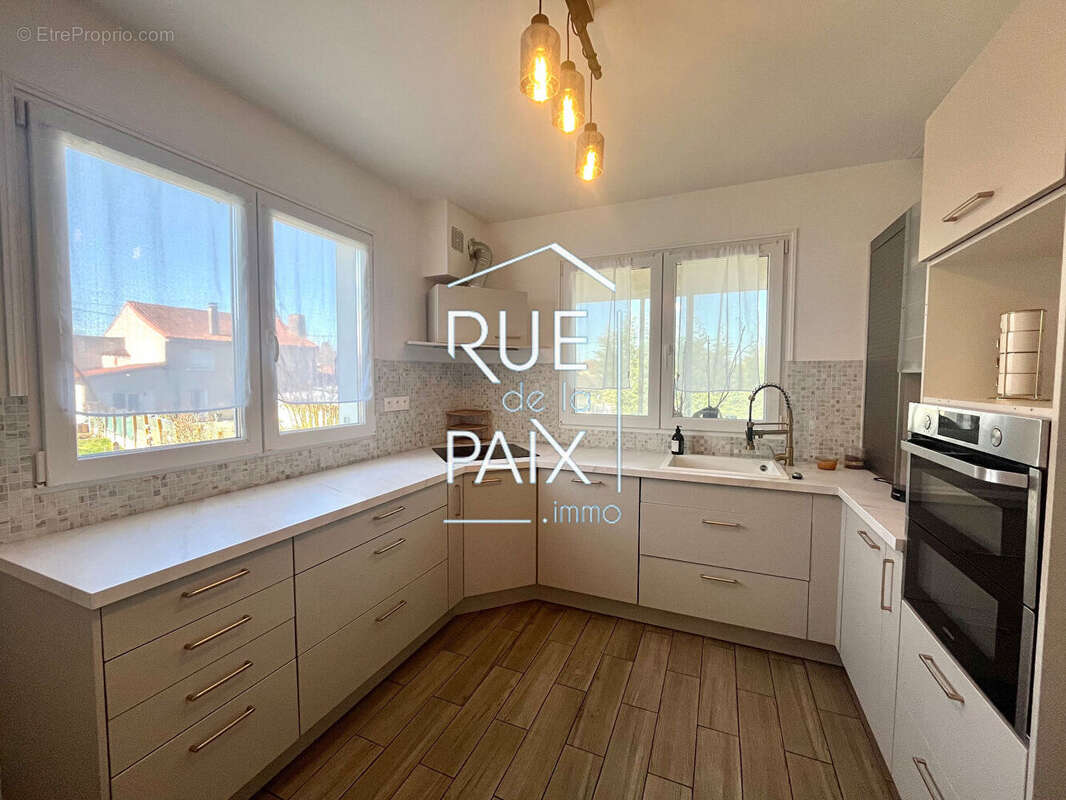Maison rénovée de 111.79 m2 - photo 3