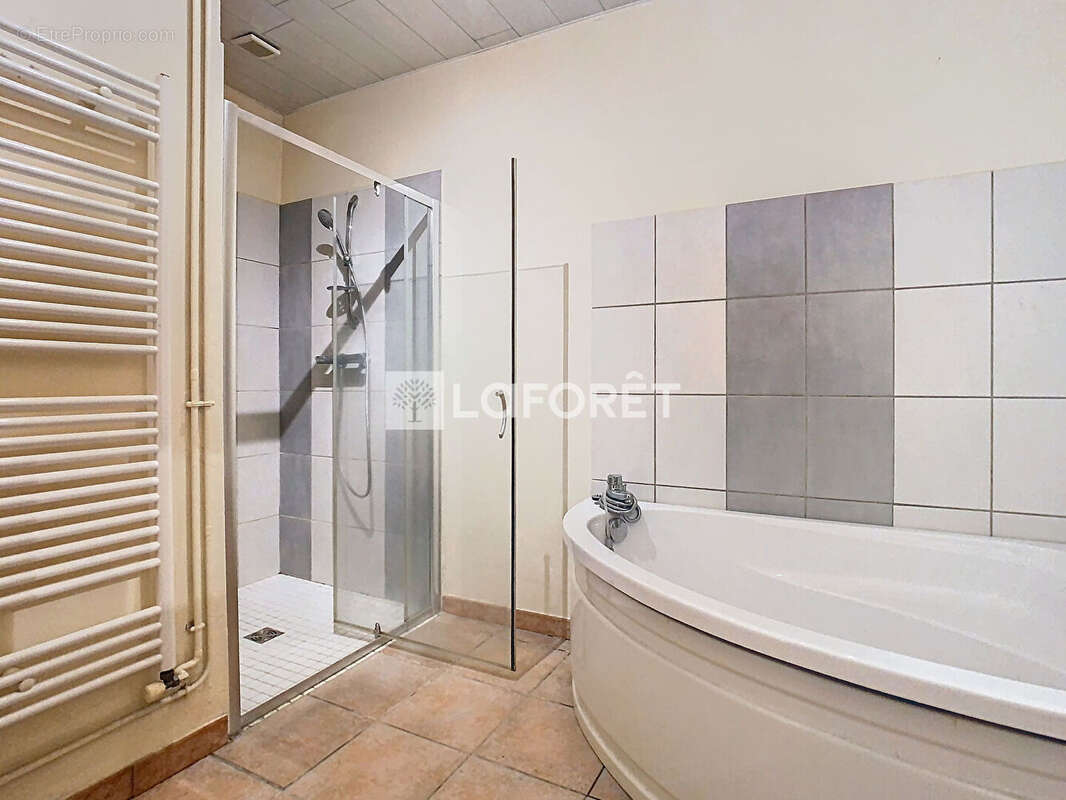 Maison à SAINT-REMY-EN-BOUZEMONT-SAINT-GENEST-ET-ISSON