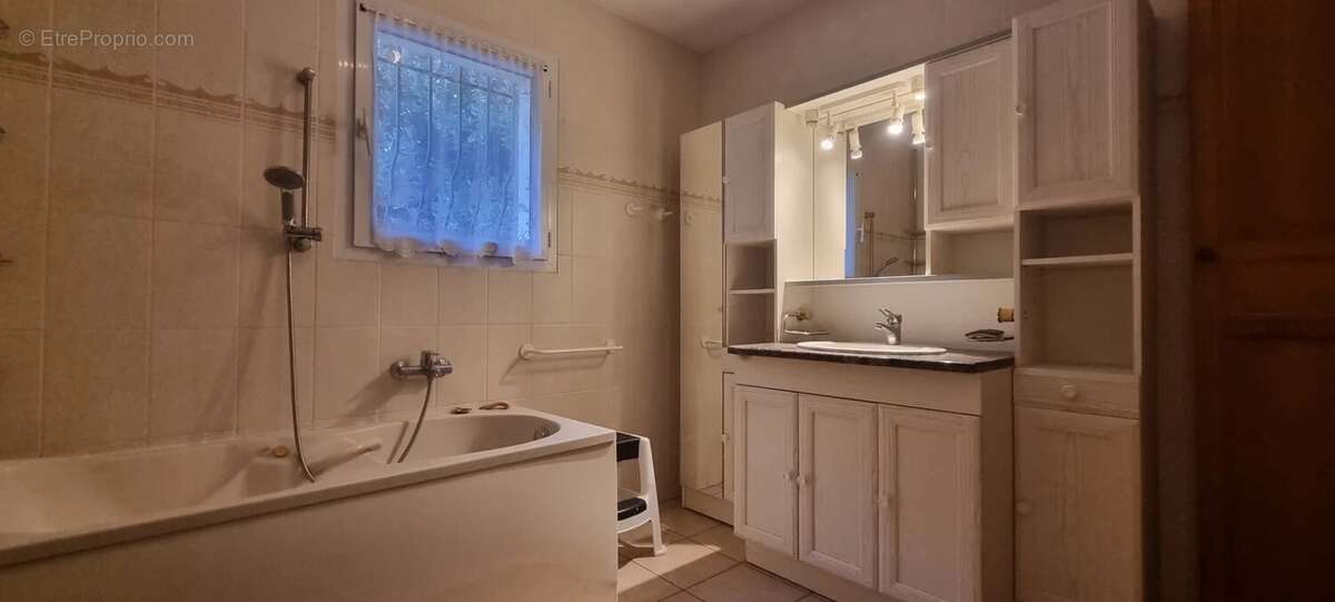 Maison à CASTELNAU-MONTRATIER