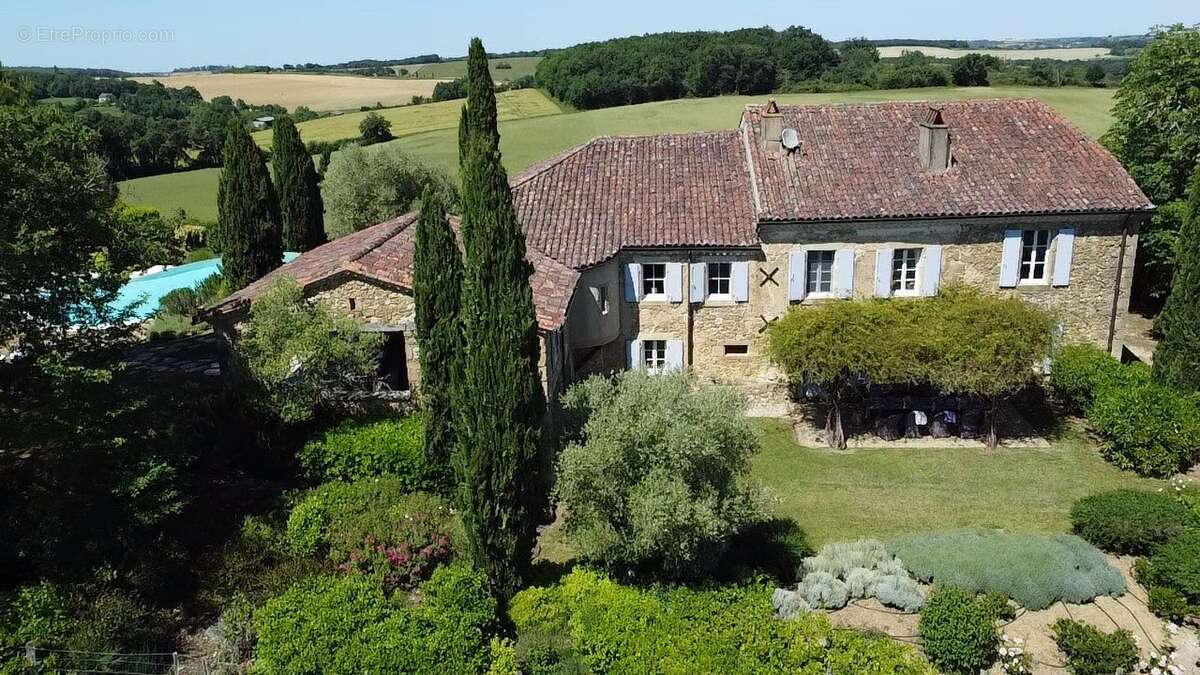 Maison à VIC-FEZENSAC