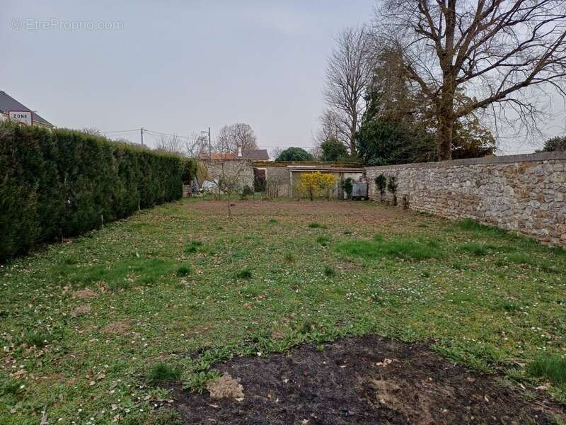 Terrain à VERNOU-LA-CELLE-SUR-SEINE