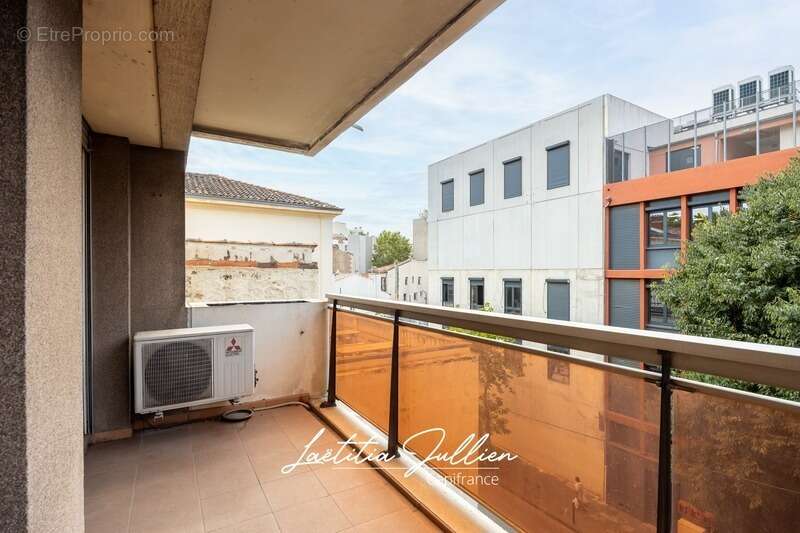 Appartement à MARSEILLE-4E