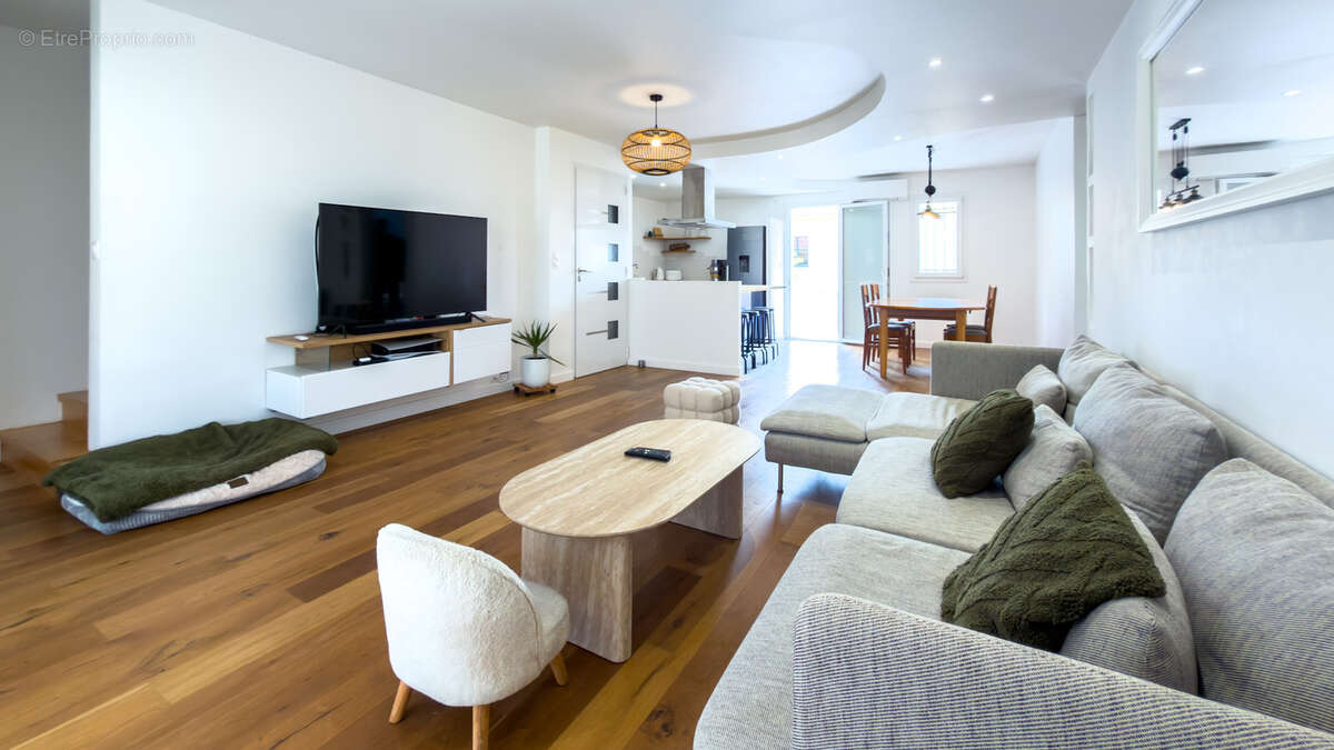 Appartement à LA LONDE-LES-MAURES