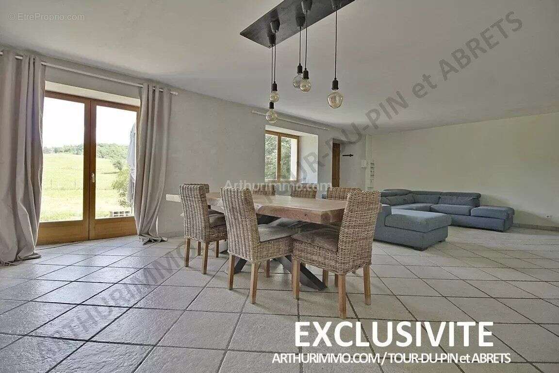 Maison à MONTFERRAT