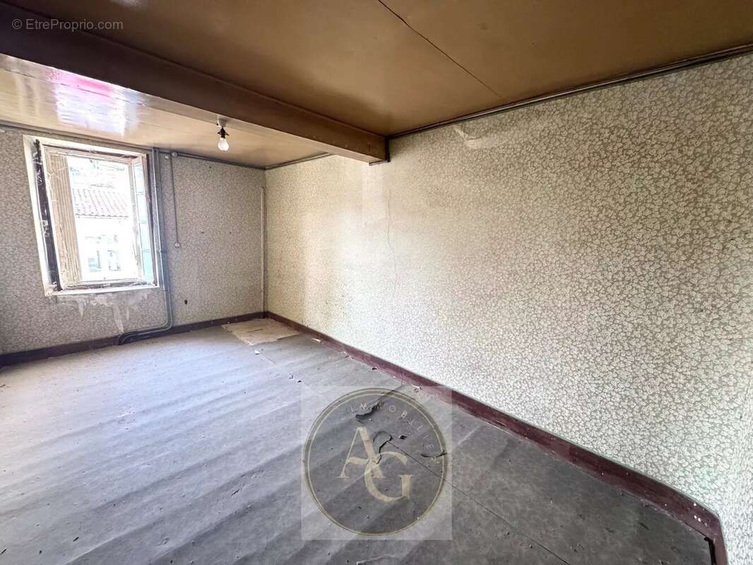 Appartement à MAS-SAINTES-PUELLES