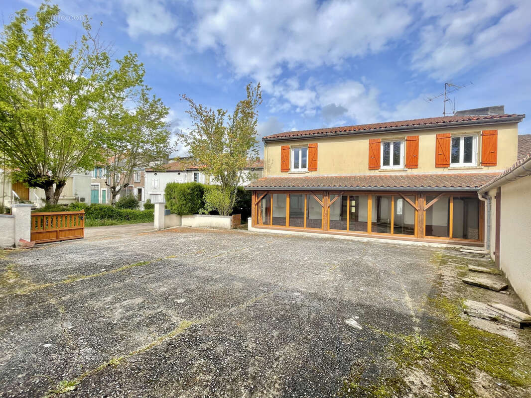 Maison à CONFOLENS