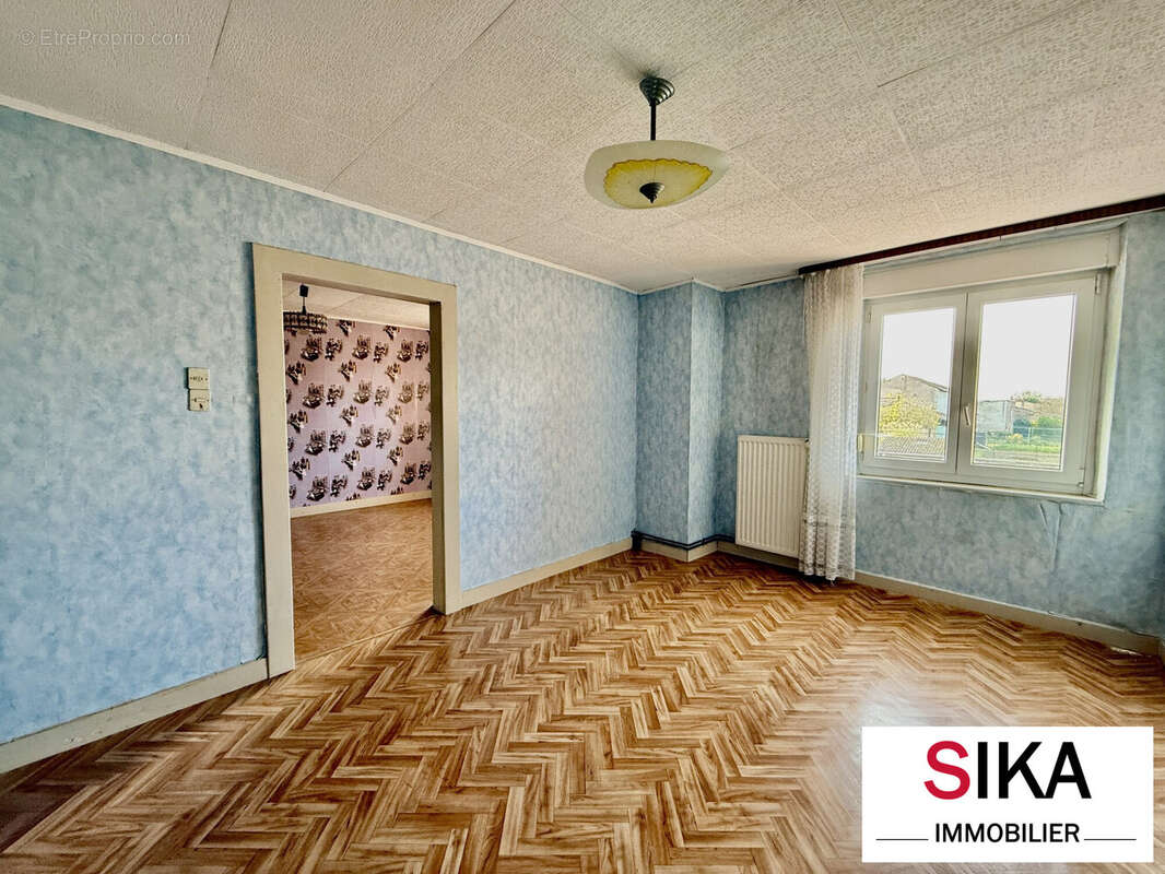 Maison à MAIZIERES-LES-VIC