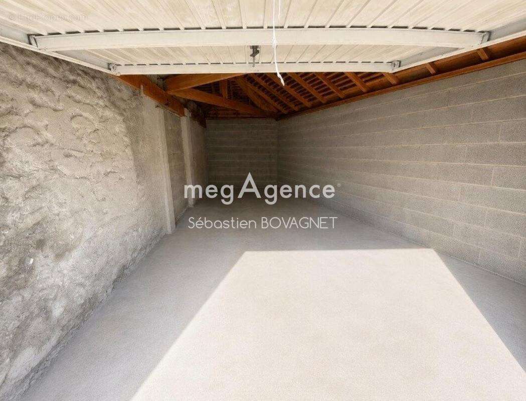 Maison avec une chambre de plein pied, garage et jardinet - photo 7