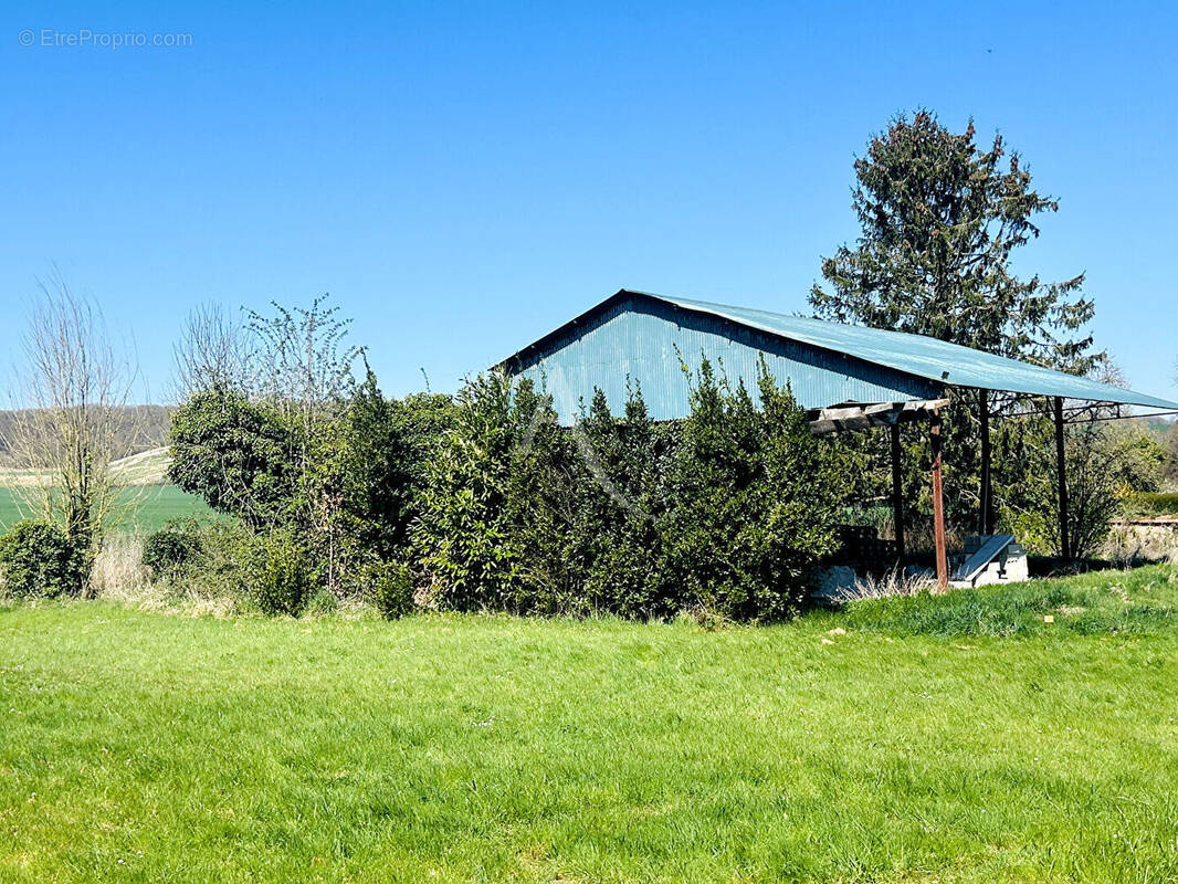 Terrain à MELZ-SUR-SEINE