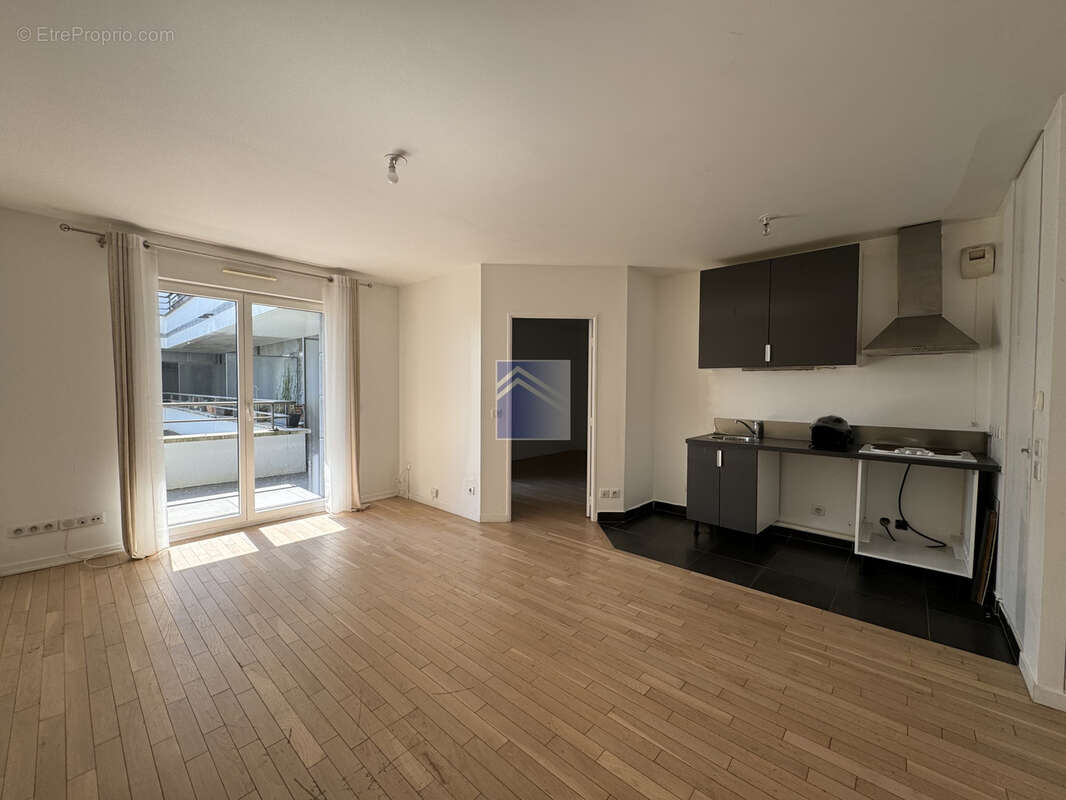 Appartement à COURBEVOIE