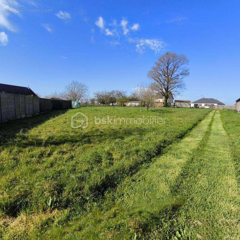 Terrain constructible de 1597m² - photo 2