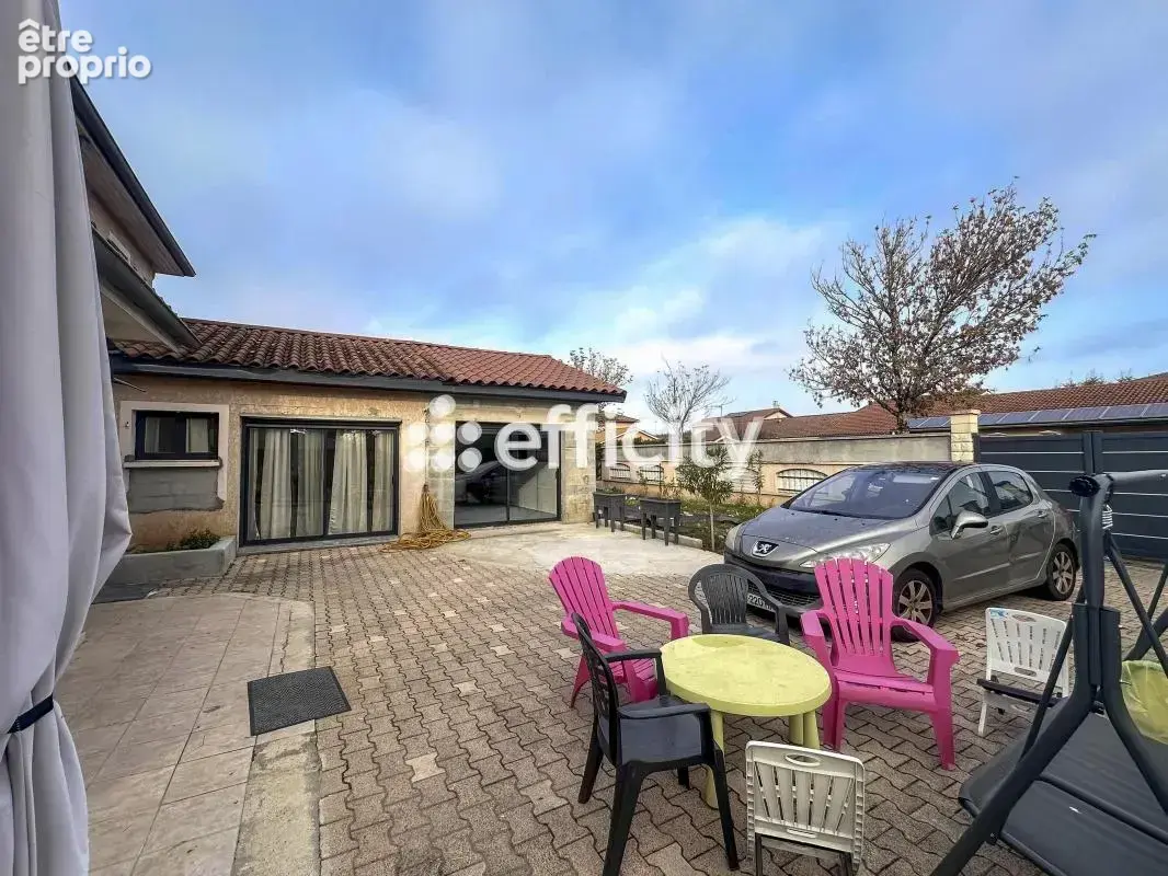Maison 5 pièces 180 m² à vendre à Vaulx-En-Velin (69120) - photo 7