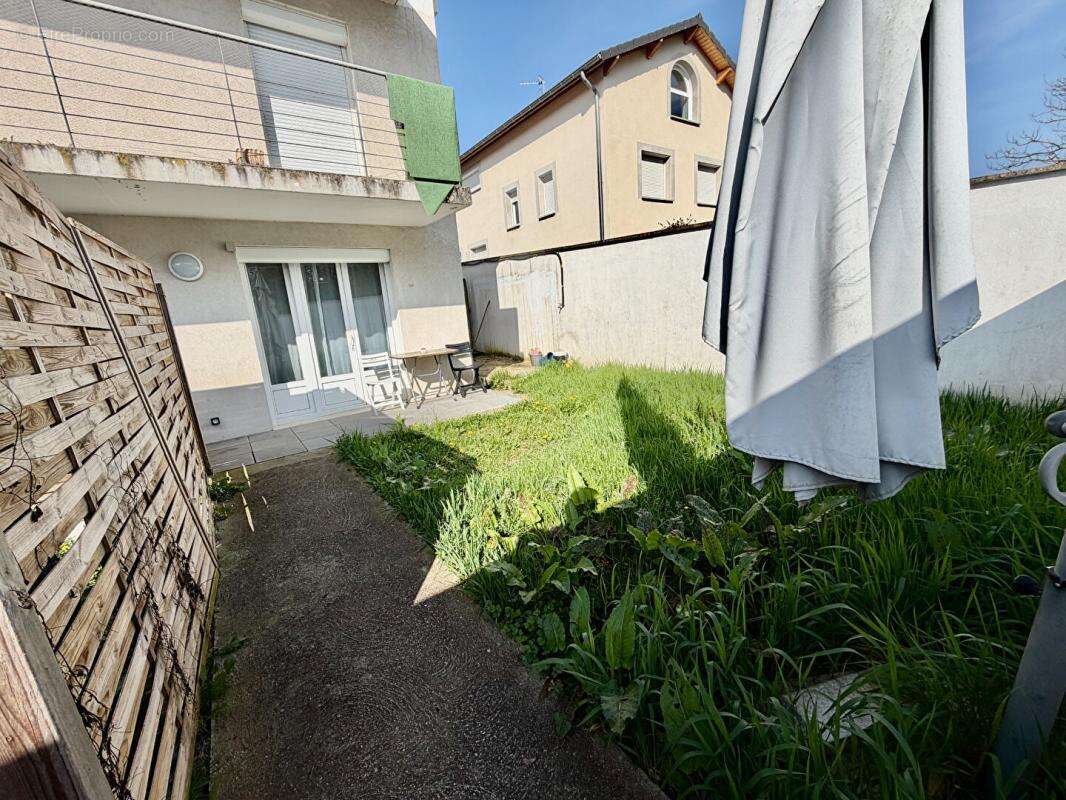 Appartement à DECINES-CHARPIEU