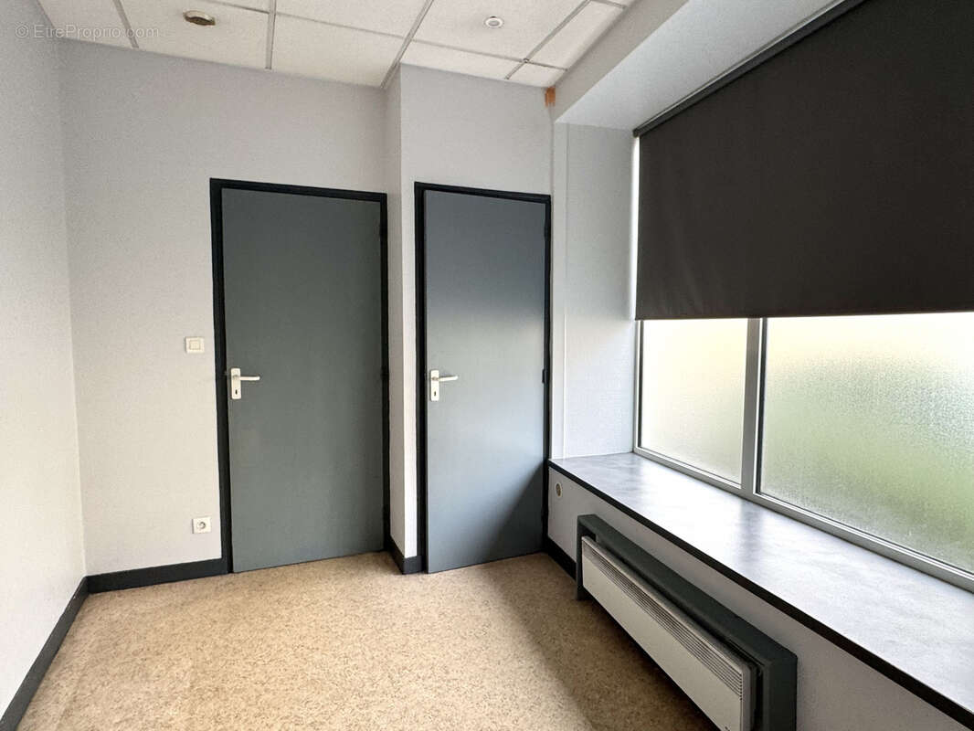 Commerce à MONTREUIL-BELLAY