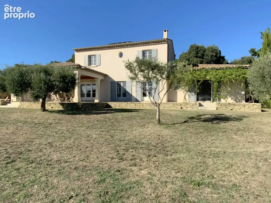 Propriété située à Uzès dans un secteur résidentiel. - photo 3
