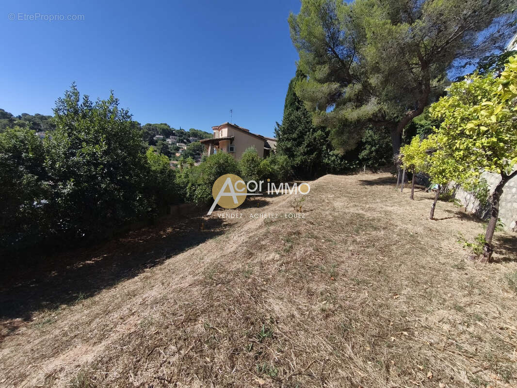Maison familiale avec deux logements   Vue dégagée   Terrain de 940 m2 - Garage - photo 14