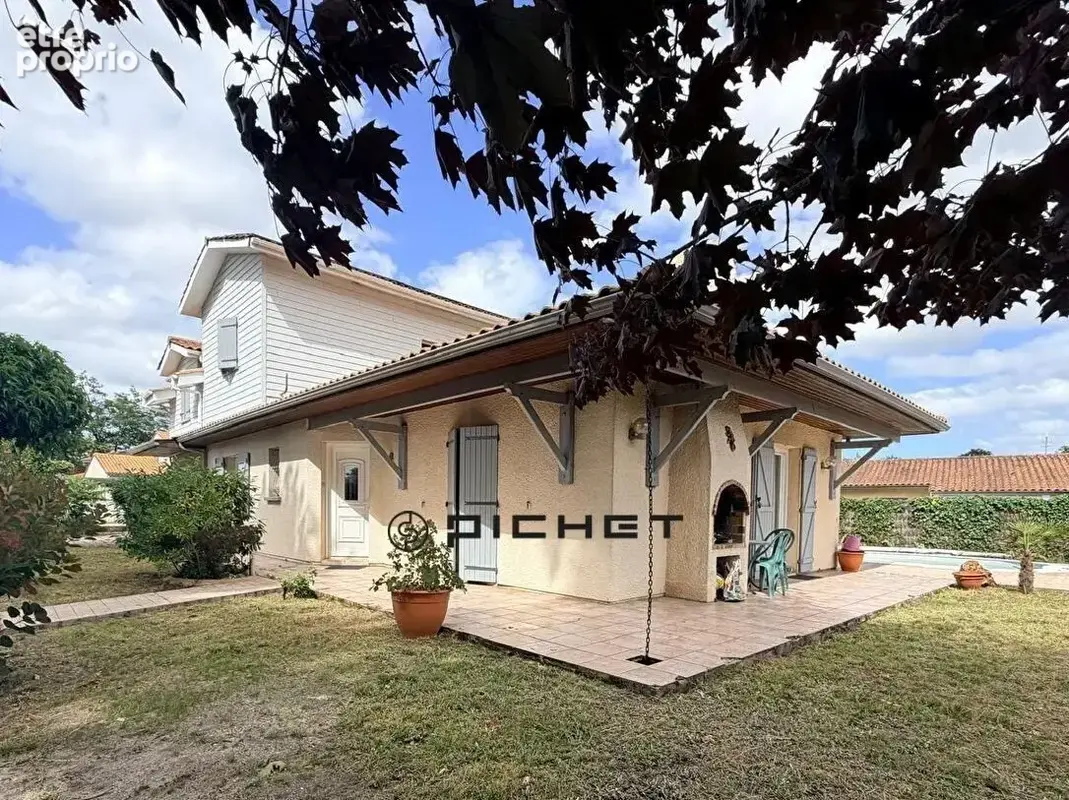 St Médard en Jalles -EXCLUSIVITÉ Maison familiale de 140 m² sur 600 m² de terrain avec piscine, terrasse et garage aménagé - photo 3