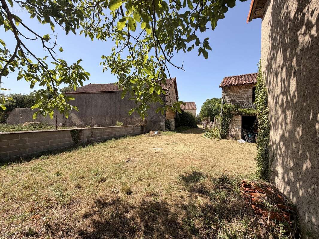 Propriété de caractère exceptionnelle avec appartement indépendant, potentiel gîte, garages et grand hangar - photo 21