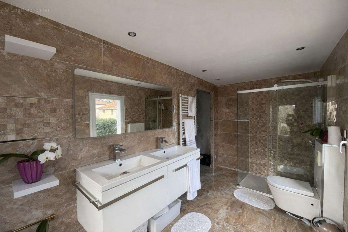 Maison à BRUGUIERES