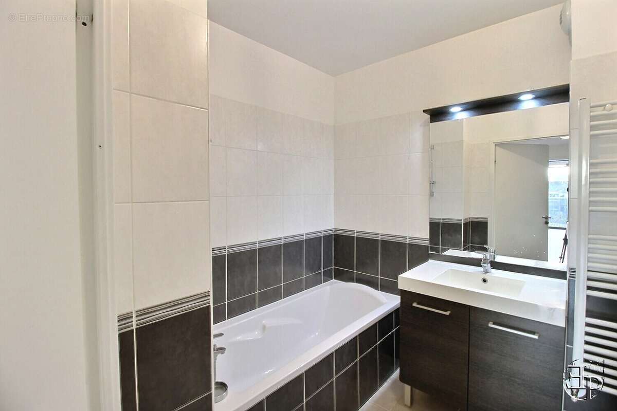 Appartement à VIRY