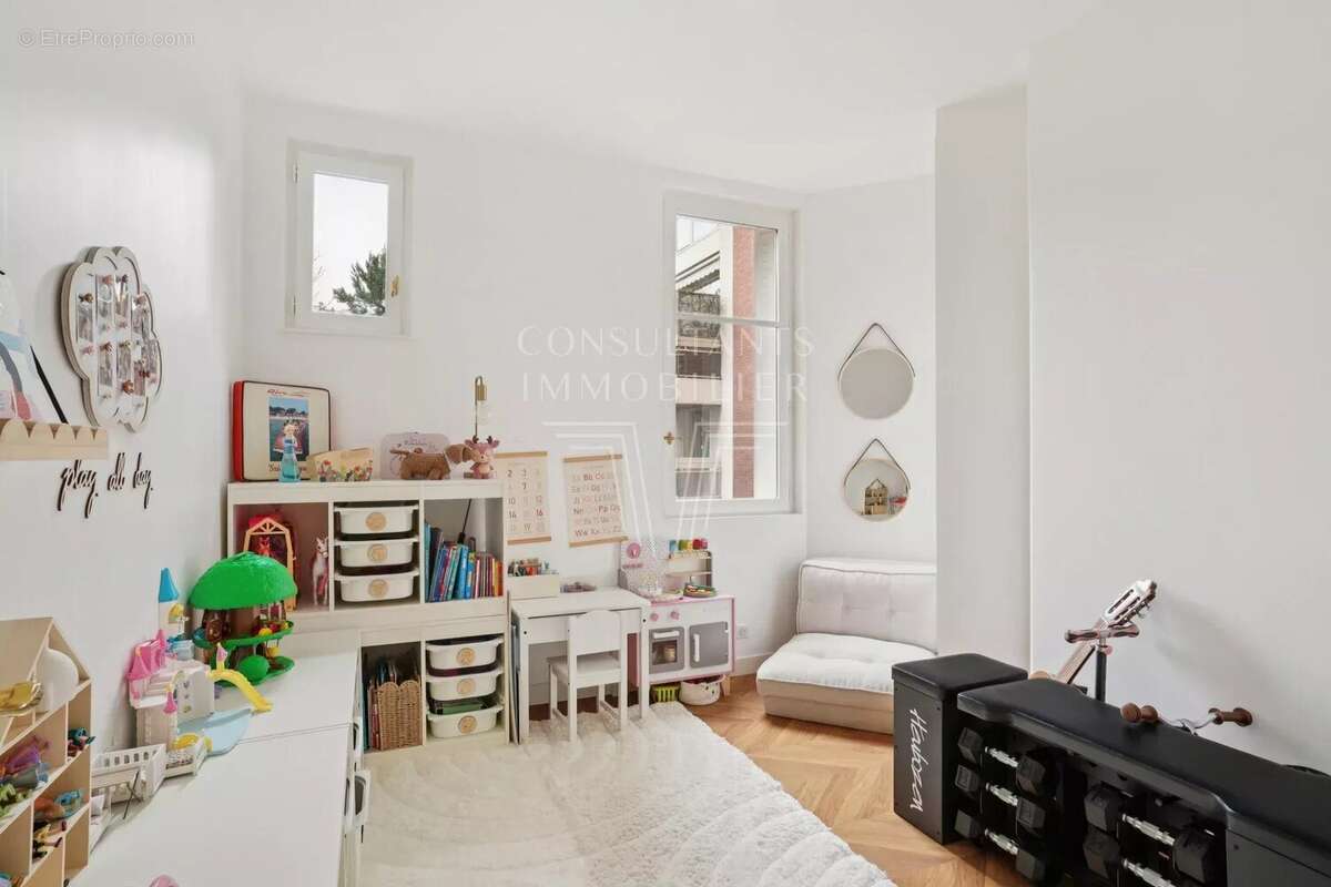 Appartement à NEUILLY-SUR-SEINE