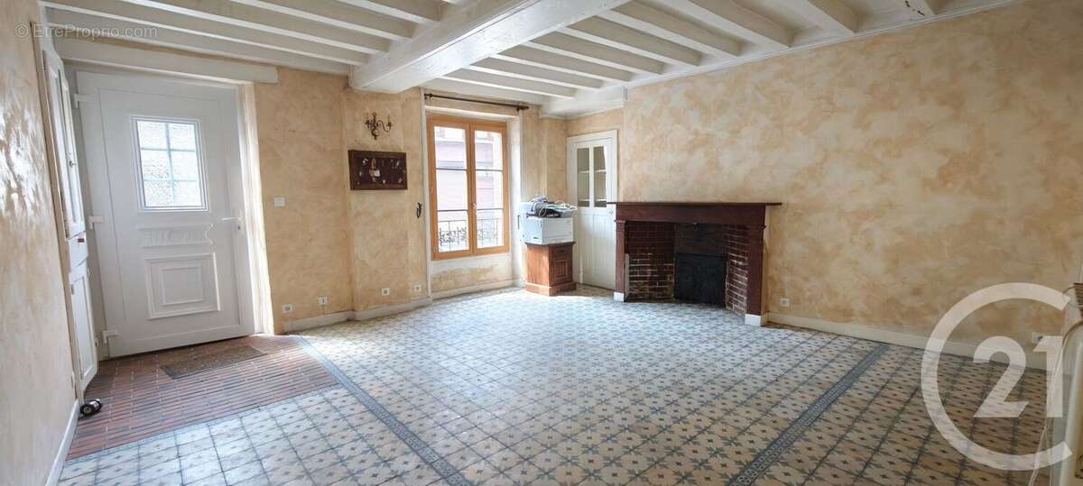 Maison à LA BAZOCHE-GOUET