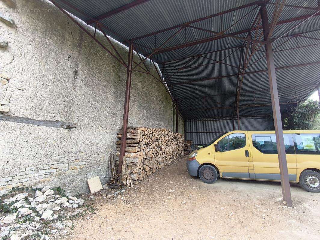 Maison à COMBEAUFONTAINE