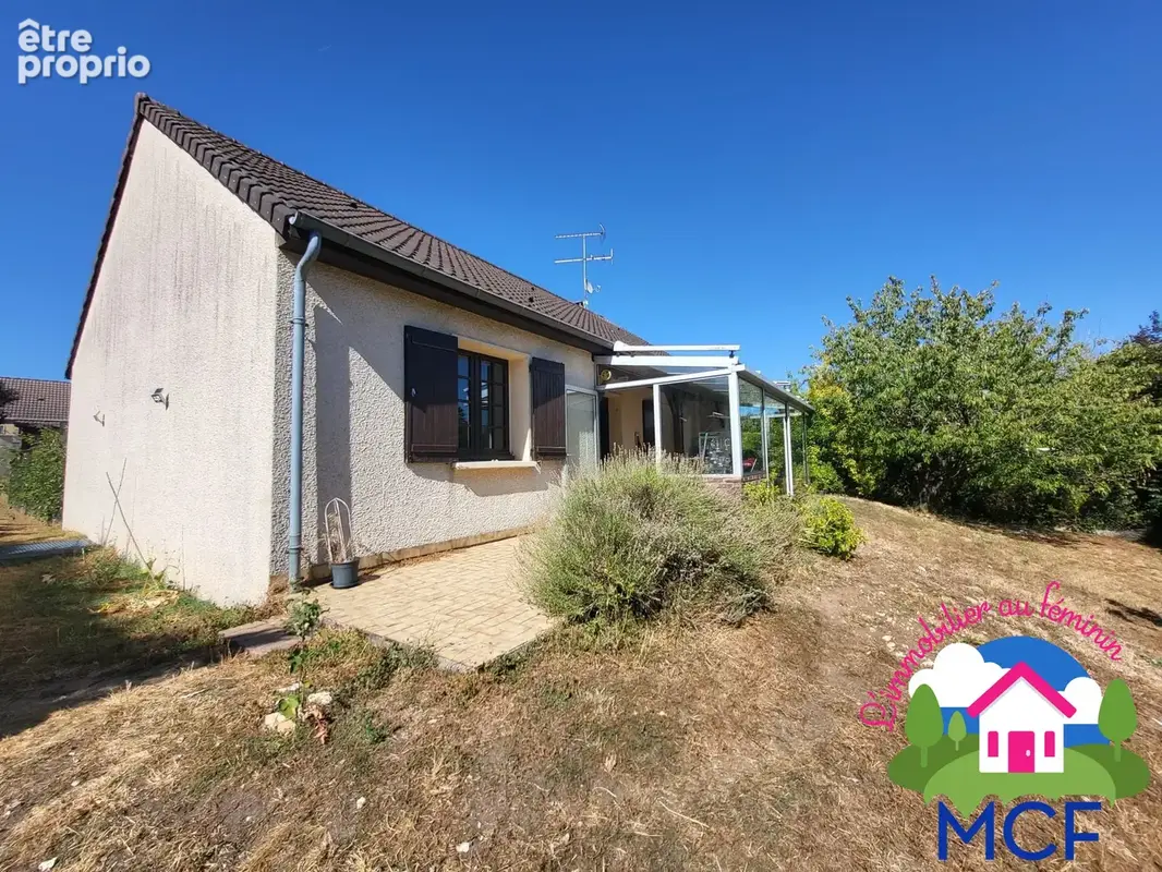 Photo Maison à Breval au prix de 189 000€