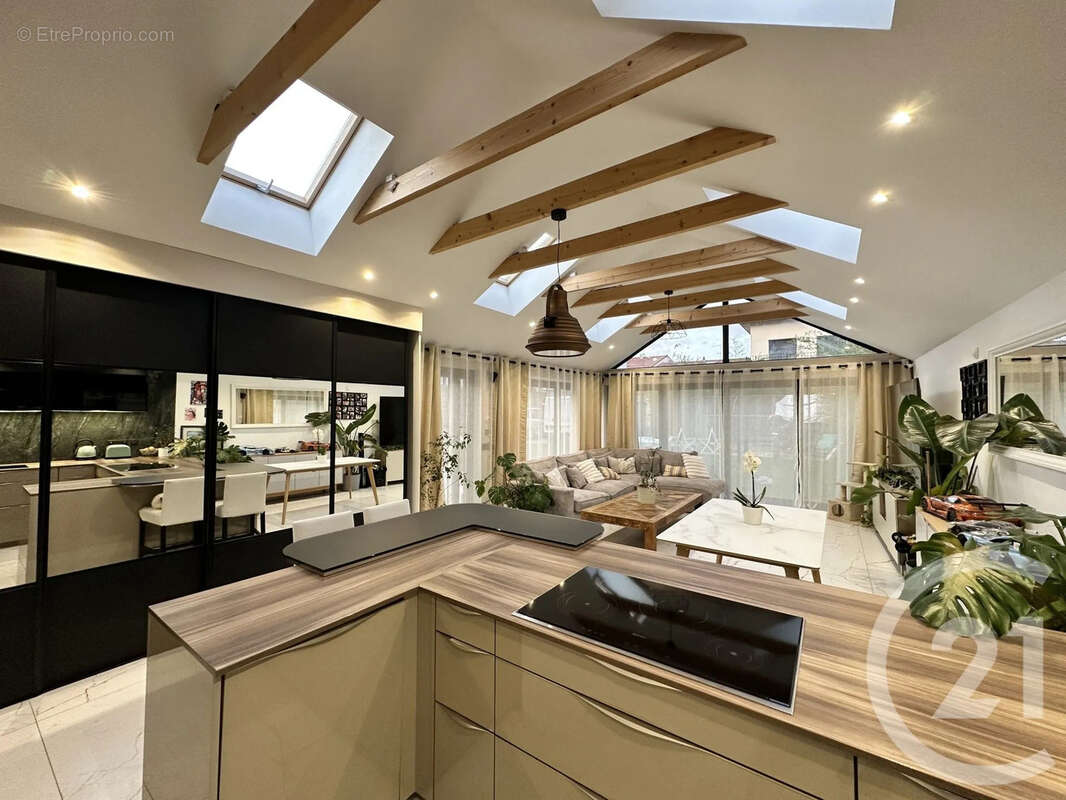 Maison à SAINT-MAUR-DES-FOSSES