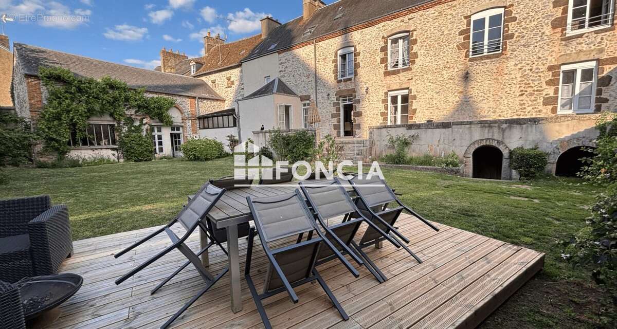 Maison à FRESNAY-SUR-SARTHE