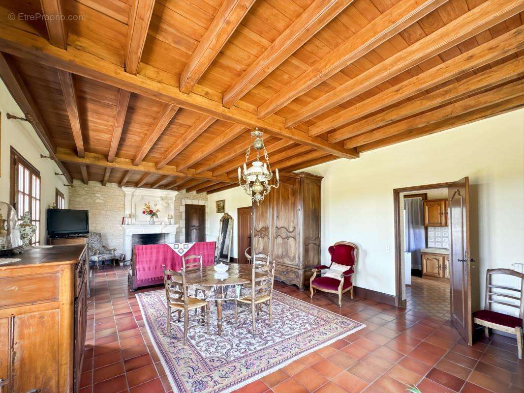 Maison à CHATEAU-L'EVEQUE