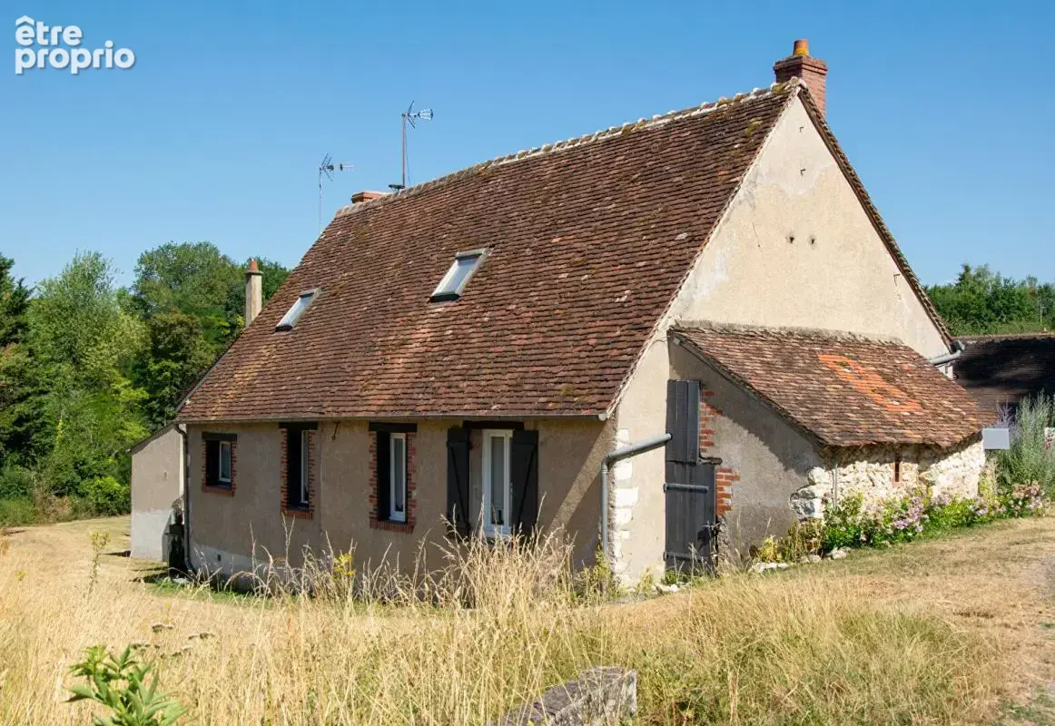 Située à Molineuf, cette longère pleine de charme - photo 4