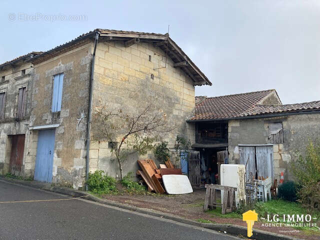 Maison à MONTLIEU-LA-GARDE