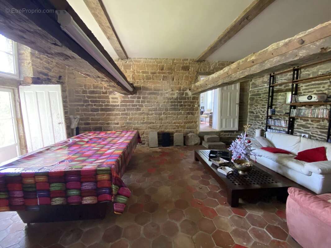 Maison à CARROUGES