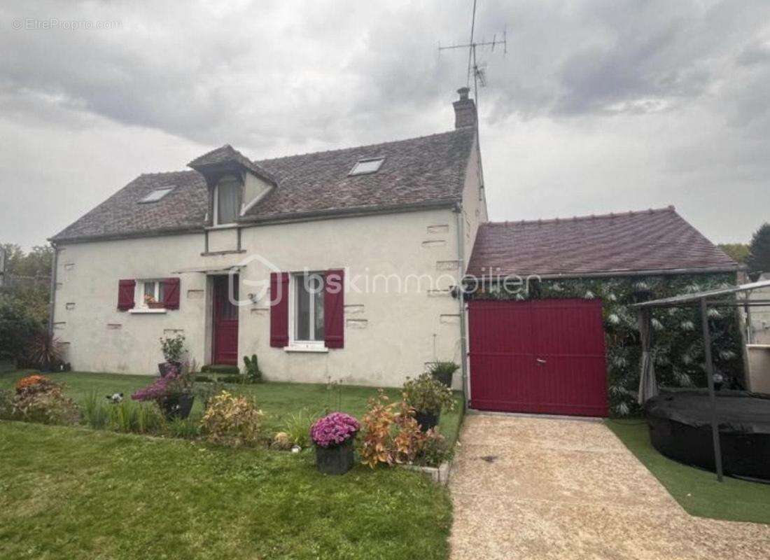 Maison à SAINT-PIERRE-LES-NEMOURS