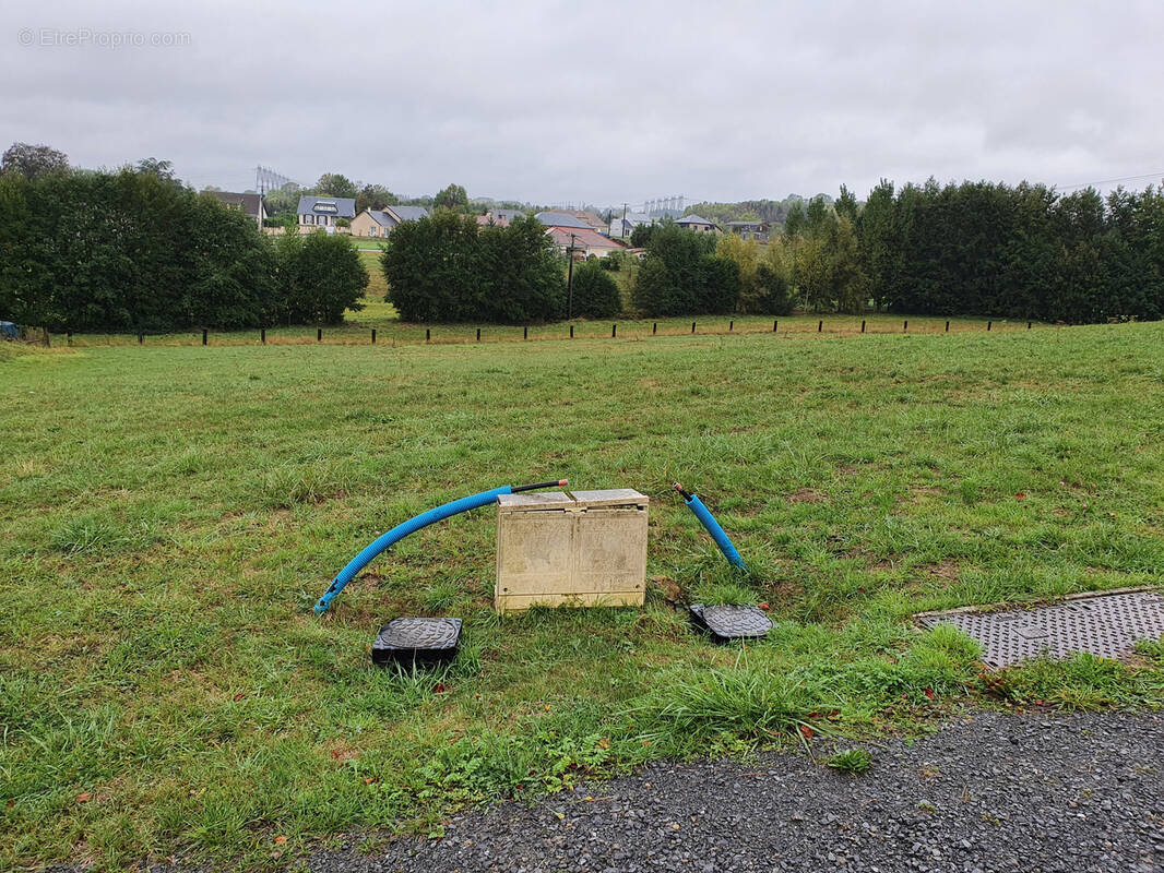 Terrain à LONNY