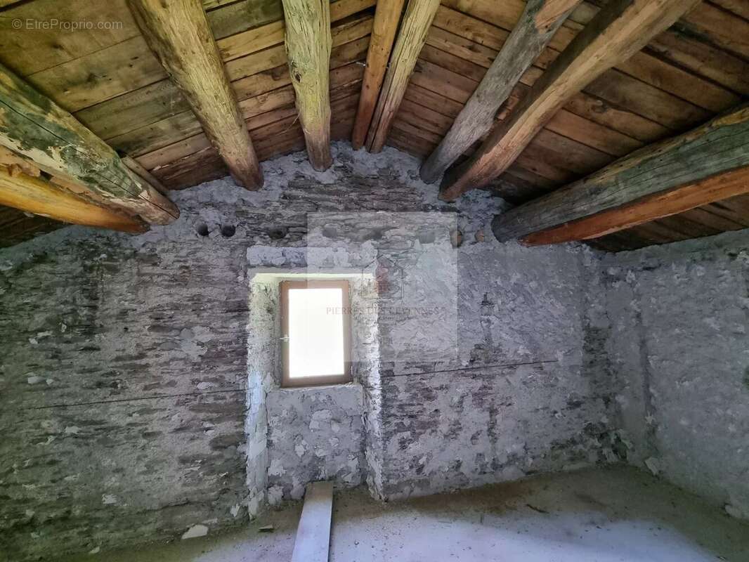 Maison à LE COLLET-DE-DEZE