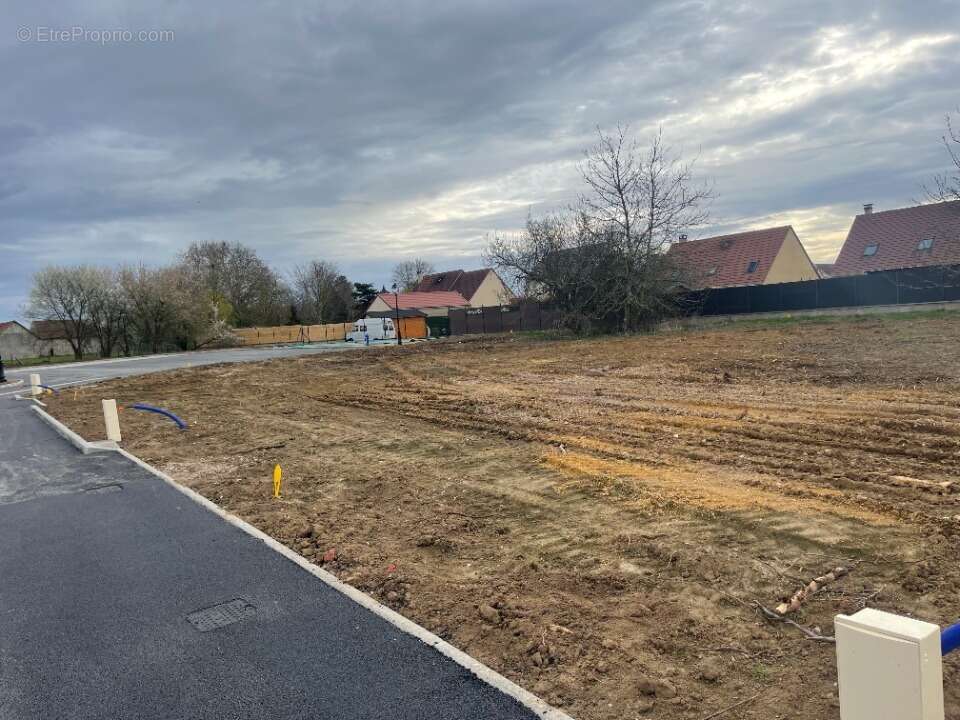Terrain à ISLES-LES-MELDEUSES
