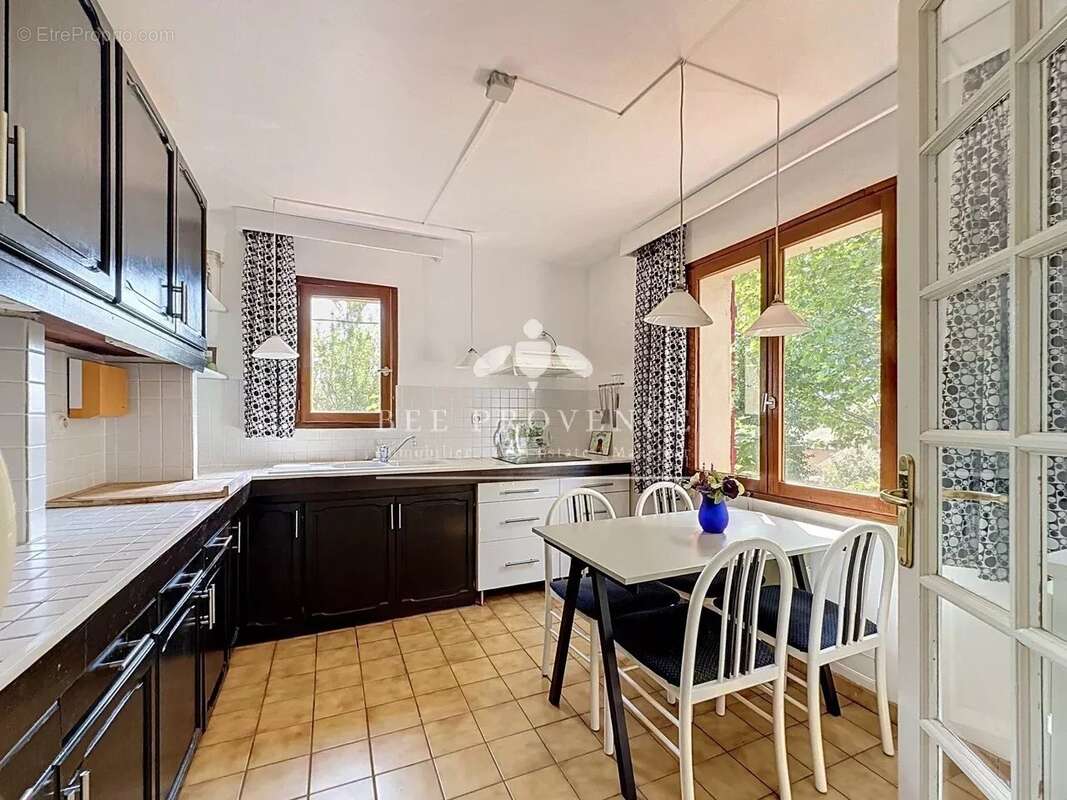 Maison au calme, offrant de nombreuses possibilités, proche des commodités - photo 7