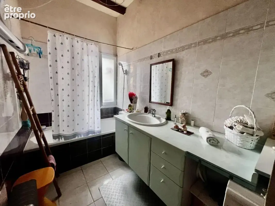 Maison 4 pièces 91 m² à vendre à Saint-Gilles (30800) - photo 3