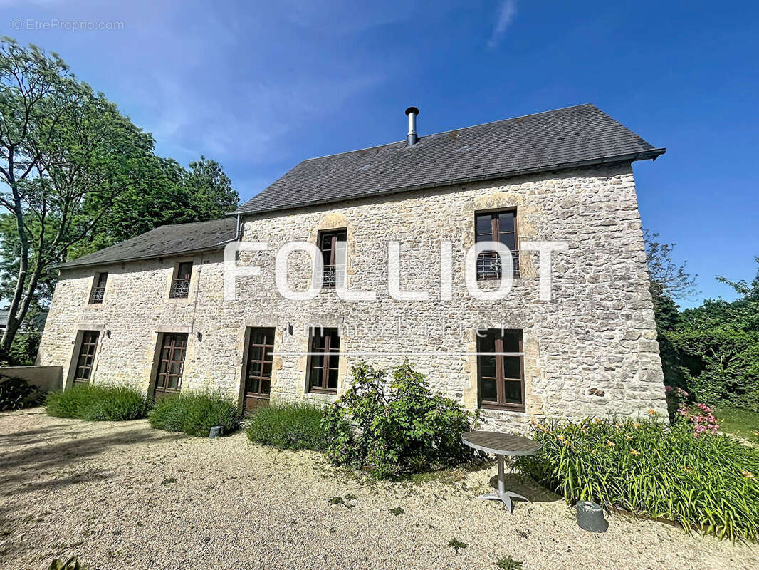 Maison à COLLEVILLE-SUR-MER